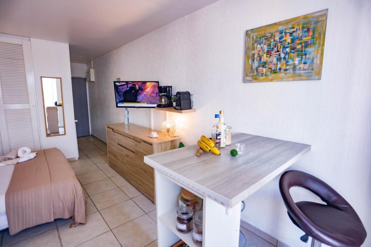 לה גוסייר Studio Chic Avec Son Acces Plage Et Sans Coupure D'Eau מראה חיצוני תמונה