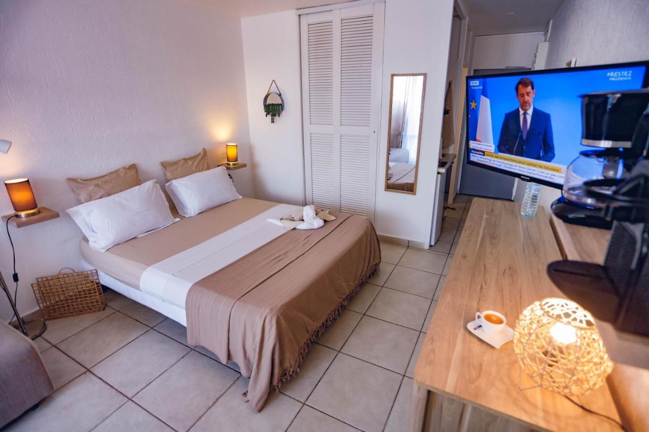 לה גוסייר Studio Chic Avec Son Acces Plage Et Sans Coupure D'Eau מראה חיצוני תמונה